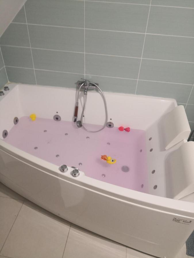 Maison Individuelle, Campagne, 3 Chambres, Baignoire Balneo 2 Places Genech Esterno foto